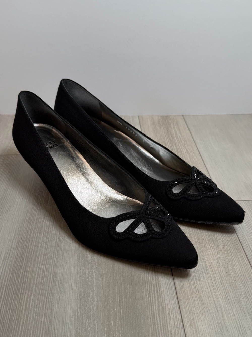 Stuart Weitzman Women’s Black Satin Rhinestone Trim Kitten Heels Size 8 - Picture 2 of 7